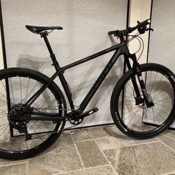 Trek Pro Caliber 9.8 Mountain Bike 29” Tubeless LRG Drop Seat 