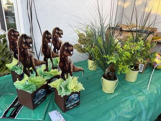 8 Dinosaur Center Pieces For Dino Party