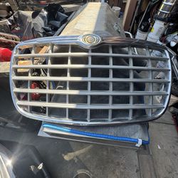 Chrysler 300 Grill 05