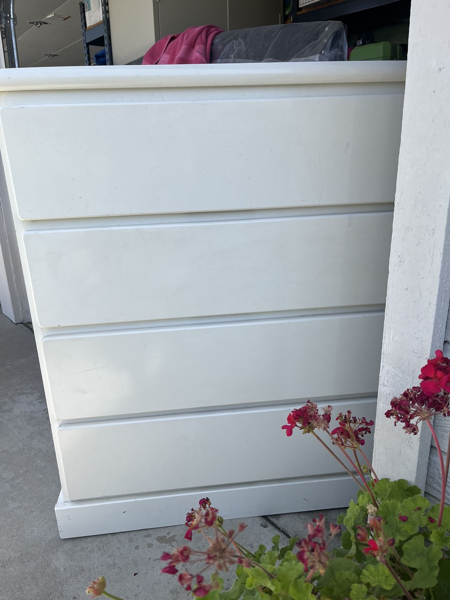 White Dresser With 4 Drawers Tropei Design