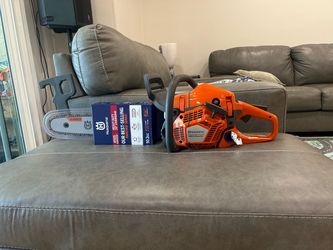 Husqvarna® 450S RANCHER® HEAVY DUTY 20" CHAINSAW OUR BEST-SELLING RANCHER® SERIES* Smart Start® For fast, easy starting X-TORQ® Patented Engine Engine