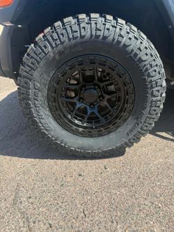 17x9 Commando Lock Off-road Rims and Tires 33/1250/17