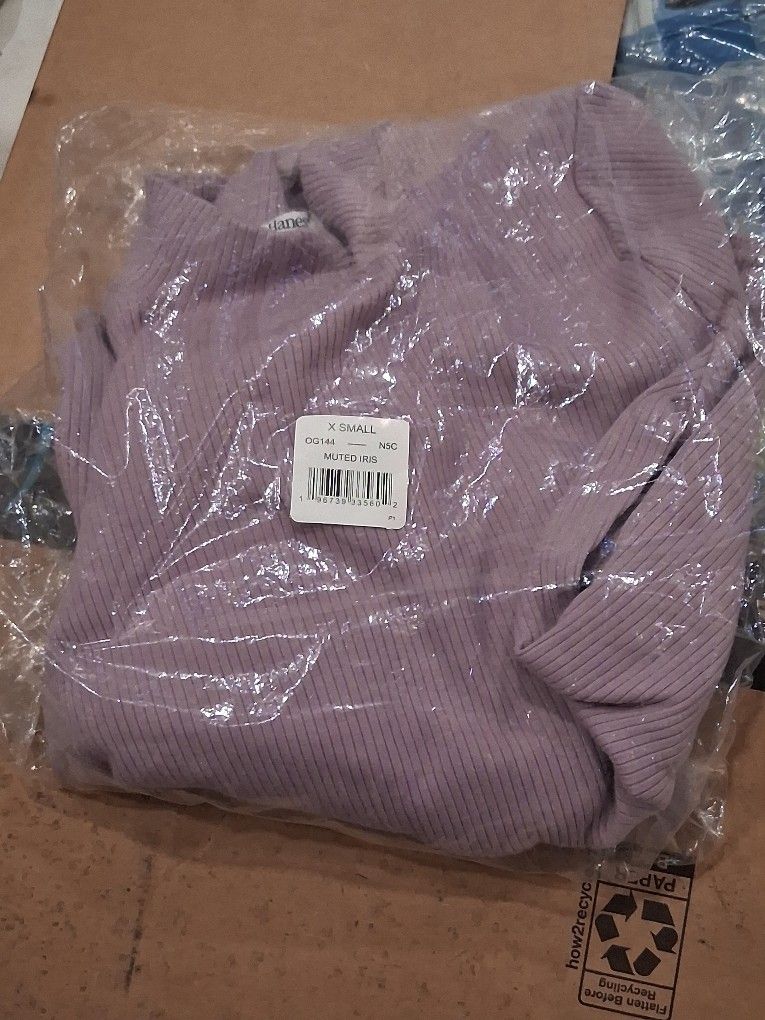 HANES WOMEN MOCKECK RIBBED BODYSUIT