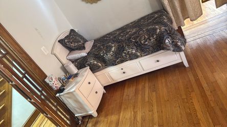 Single Bed with mattress or without mattress