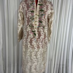 Aga noor kurti
