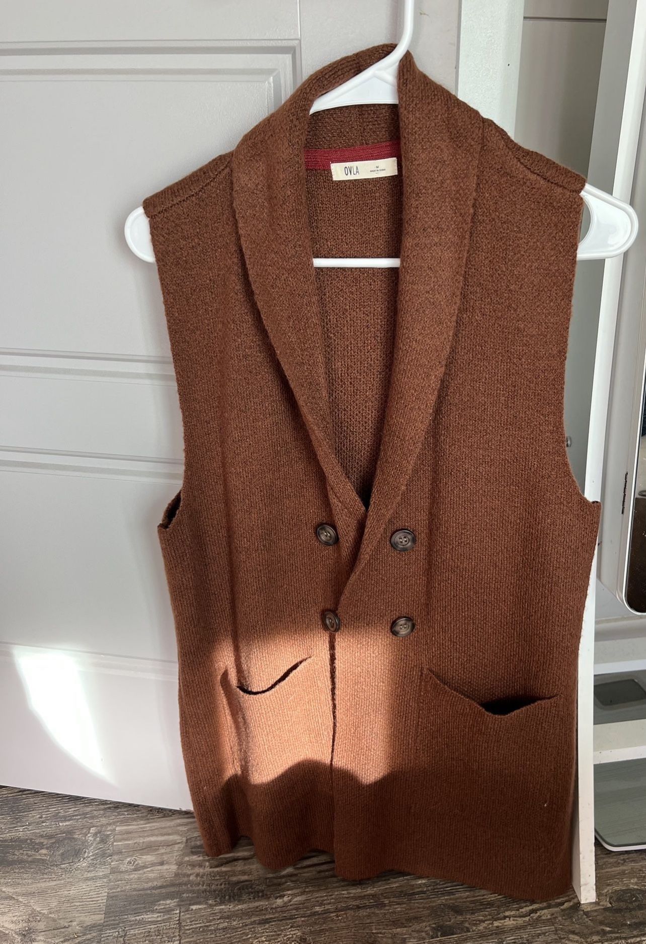 Women’s Vest / Cardigan (read).