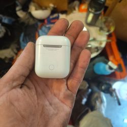 2nd Gen Apple Airpods