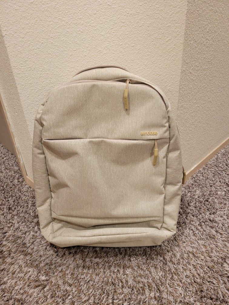 INCASE PACKPACK/LAPTOP BAG