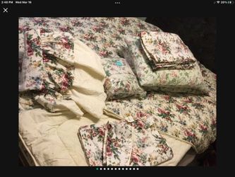 Queen size bed spread matching bed skirt ,matching,sham, Matching Sheets, Matching pillowcases,matching drapes/Curtains Very Nice Cond.