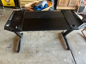 Gamer desk