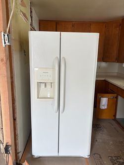 FRIGIDAIRE SET (dishwasher stove and fridge)
