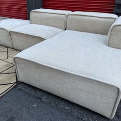 Sectional Couch ! Article !! Delivery Available 🚚!! Dimensions: 116” Length x 29” Height x 37” Depth ( 67” Depth Longer Section)