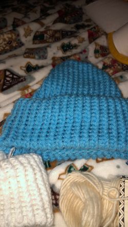Knited adolt hats