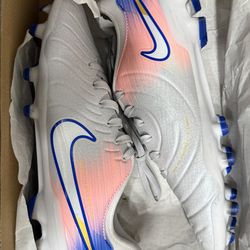 Nike women’s soccer cleats size 8