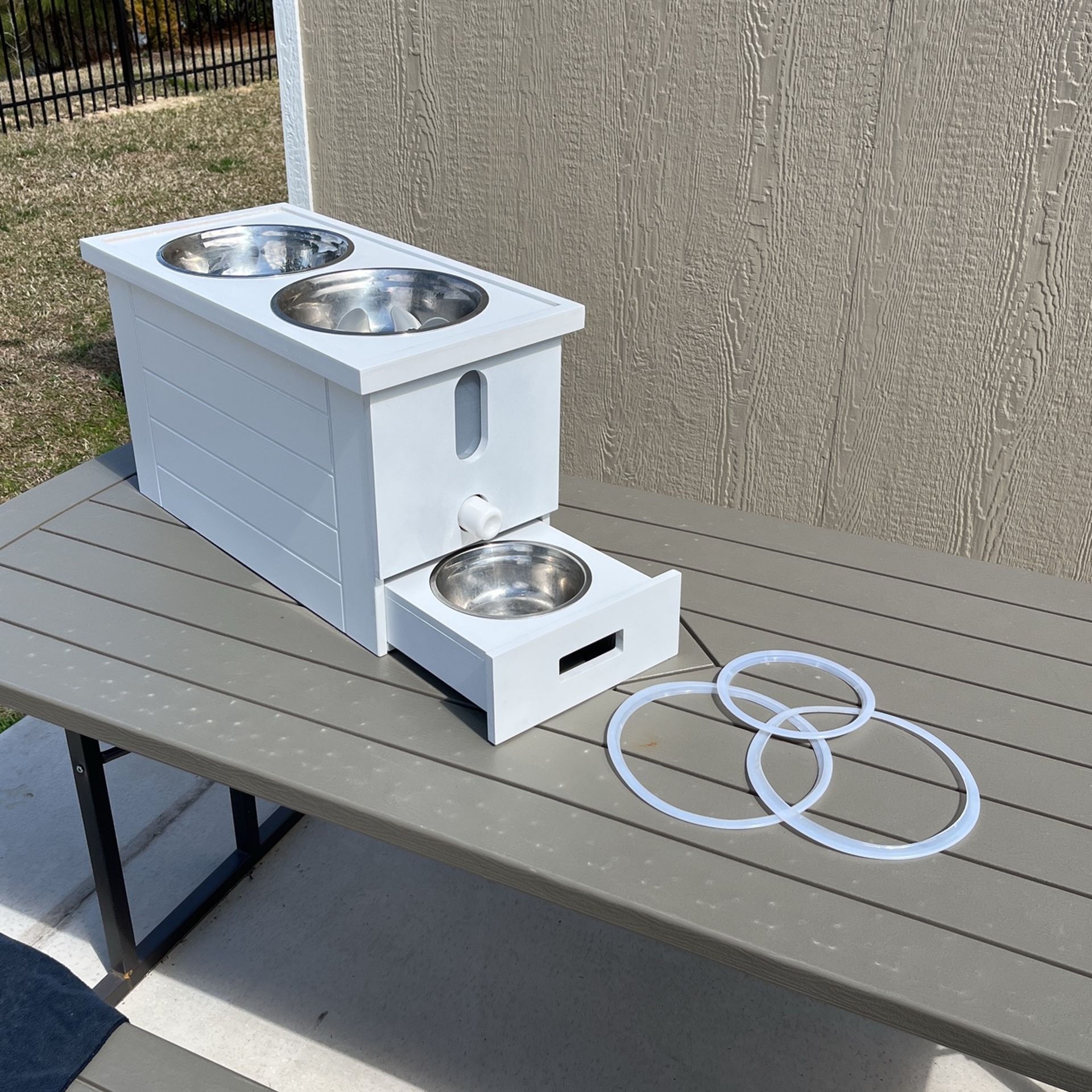 Brand New Never Used Stand Up Dog Feeder