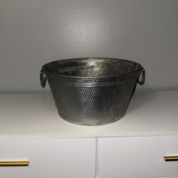 Rustic Galvanized Metal Beverage Cooler / Planter (15.5" Dia.)