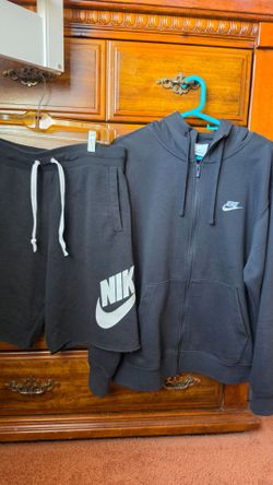 Nike Size M  shorts n size L  hoodie jacket