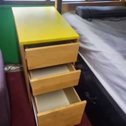 3 DRAWERS DRESSER OR NIGHT STAND (HOME3)