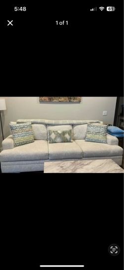 Rooms To Go couch $400 OBO