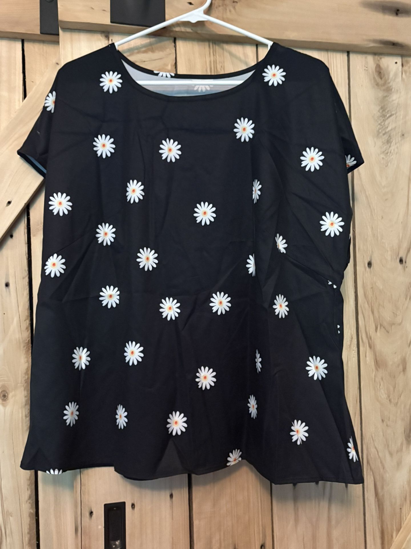 SHEIN Curves Daisy Short Sleeve Blouse Shirt