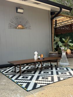 Vintage Mid Century Modern Long Coffee Table .