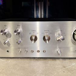 Vintage Onkyo Integrated stereo amplifier model A-7  ( 68 watts per channel )