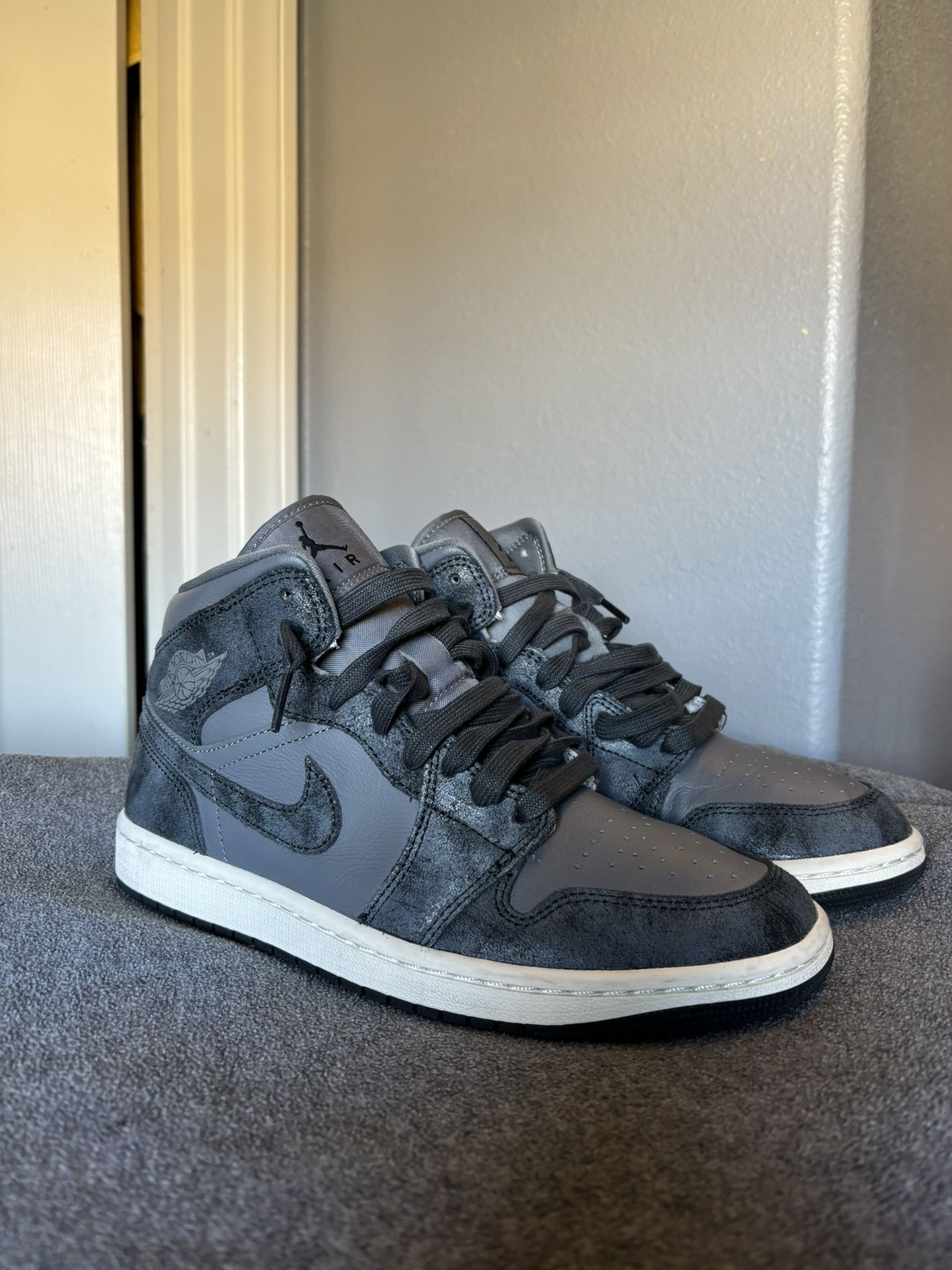 Air Jordan Mid SE “Shadow” - Main Image