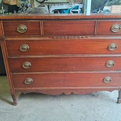 Wood Dresser/Drawers/Bureau