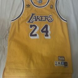 Kobe Bryant Jersey Size Xl