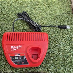 Milwaukee 48-59-2401 M12 Lithium-Ion Battery Charger