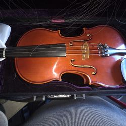 Violin With Bow And Deluxe Case