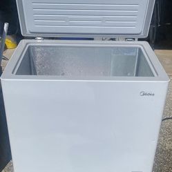 Midea Chest freezer 7 Cu Ft