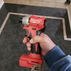 Milwaukee 18v 1/4"Hex Chuck Impact 