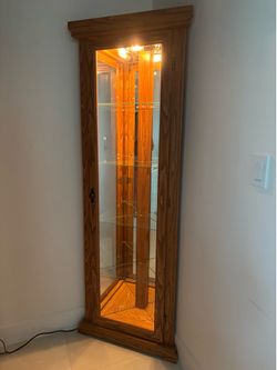 Corner curio