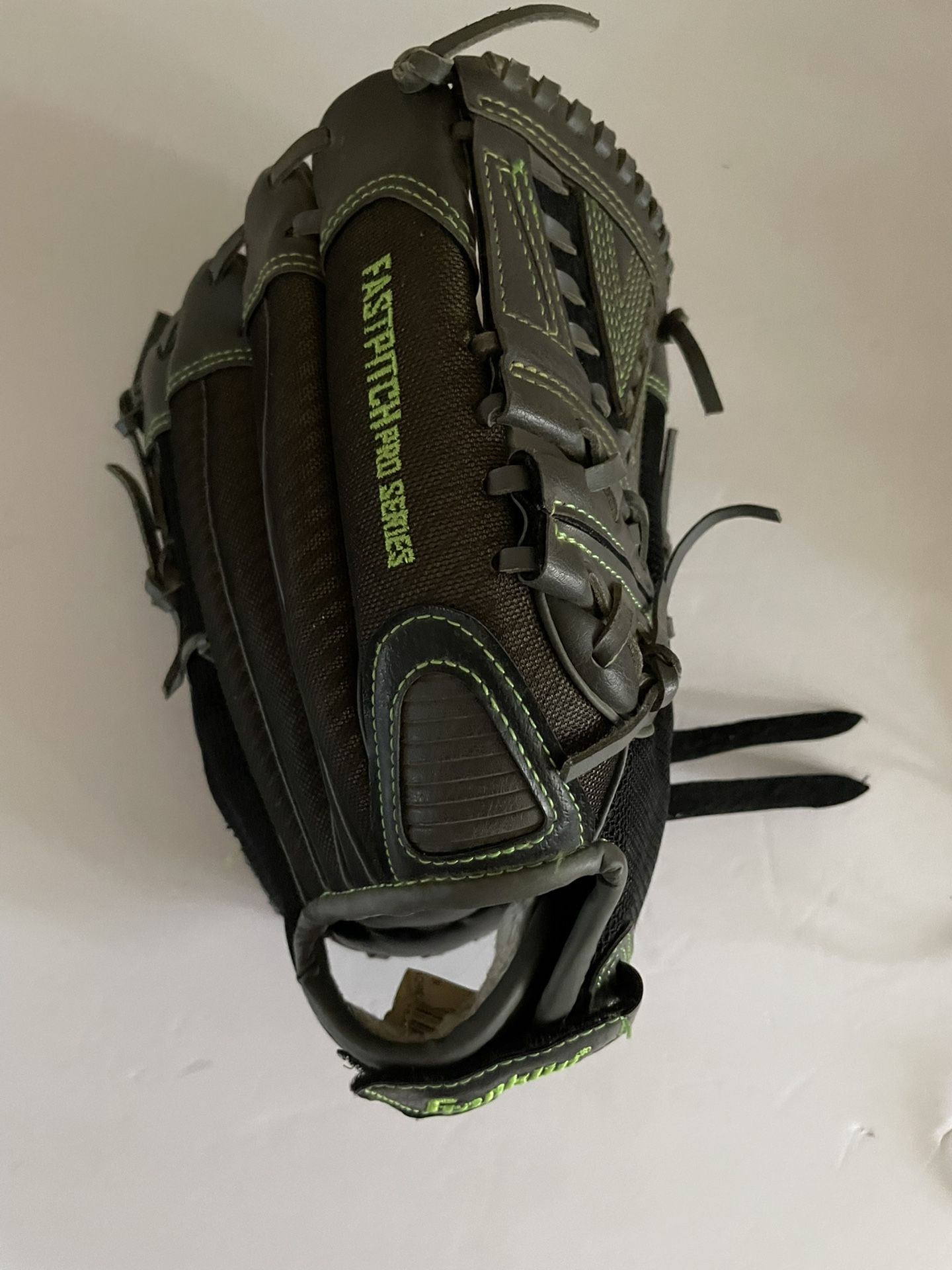 Franklin Fast Pitch Pro Baseball Softball Glove RHT Youth 11" 22433 Black Green