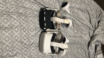 Oculus quest 2 two of them