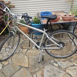 Mens Giant Cypress 21 Speed Bike