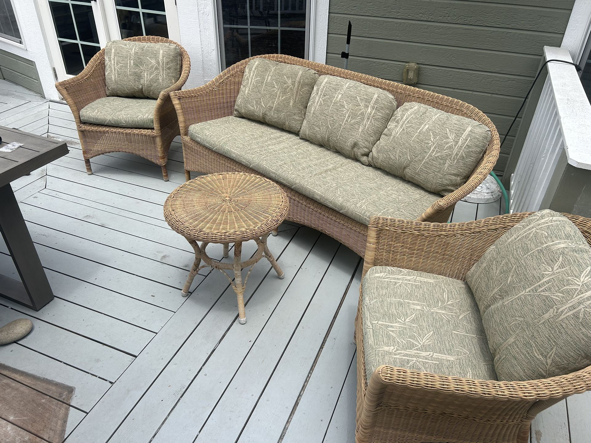 Wicker Outdoor Patio Furniture - 2 seats And Couch