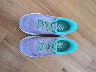 Girls 13 hands free new shoes