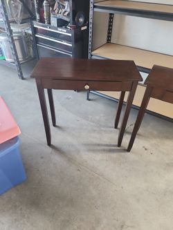 2 Nightstands