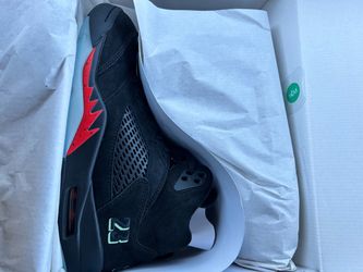 Jordan 5 Halloween 9.5 men’s brand new $200 firm