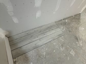 386 sqft Gray Wood-Look Vinyl Plank Flooring