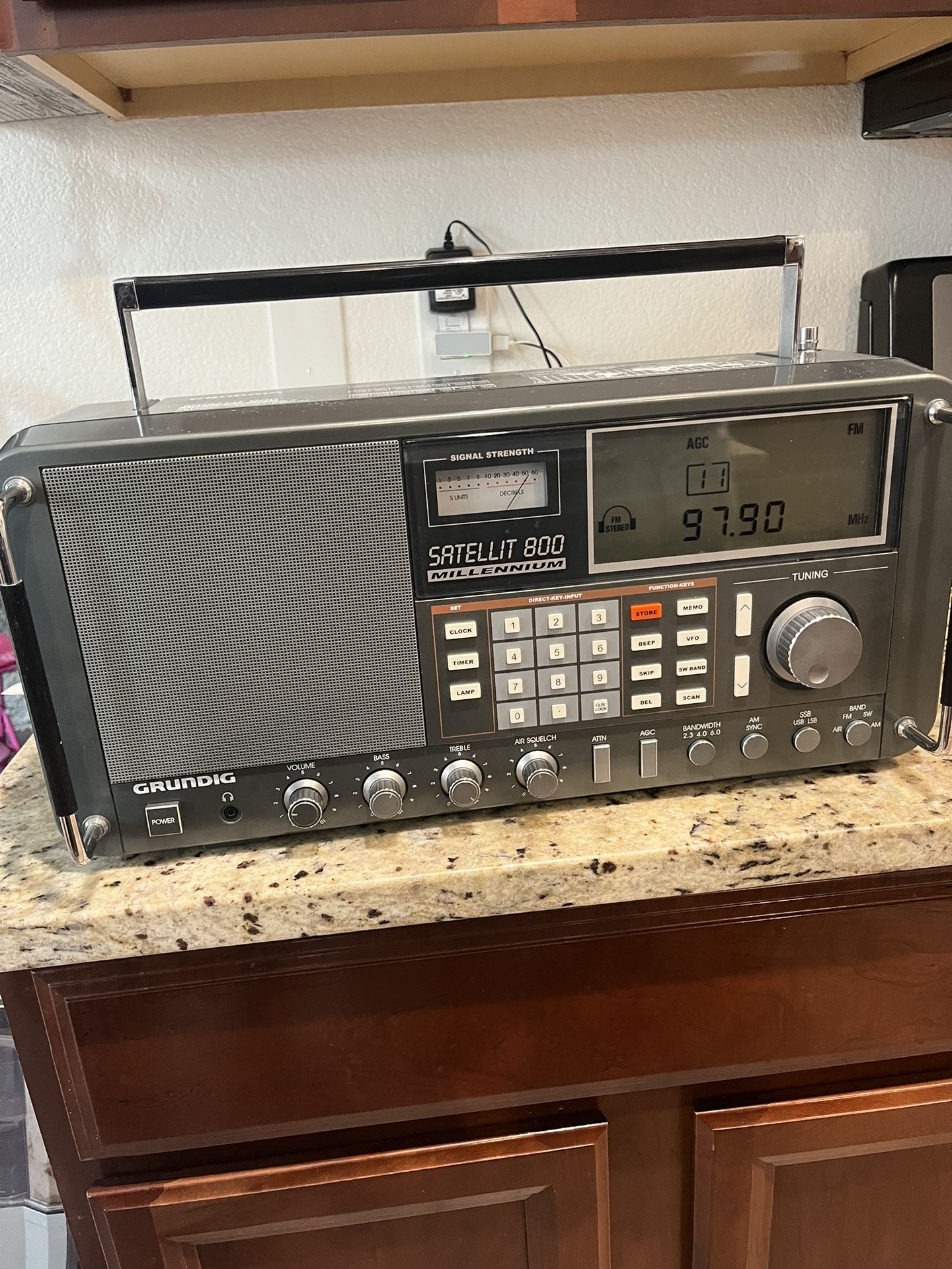 GRUNDIG Satellit 800 Millennium Shortwave Receiver AM/FM Radio W/Power Cord🔥