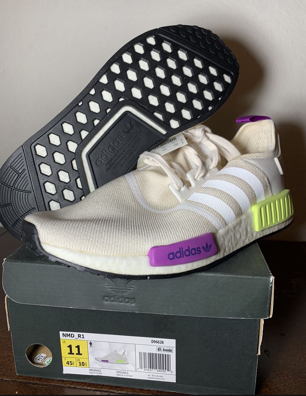 Adidas NMD_R1 D96626 Chalk White size 11 Brand New