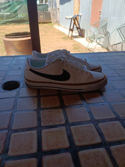 Nike shoes size 10