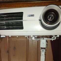 Epson High Definition Projector. (Gamers Pay Attention)