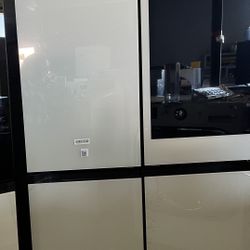 Samsung Bespoke 28.6 Cu. Ft. 4-Door Flex French Door Refrigerator AI Family Hub+ in White Glass