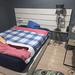 Ikea bed with bottom drawers
Man, what size is this bed?
Queen
