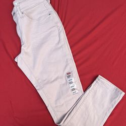 NEW Women's Levis  stretch Classic Mid Rise Skinny Jeans size 10M (30x30)