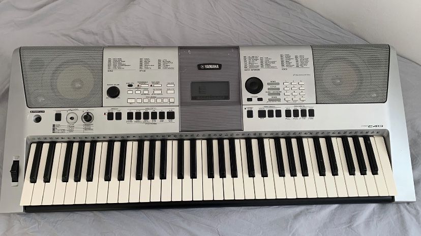 Yamaha Keyboard PSR E413